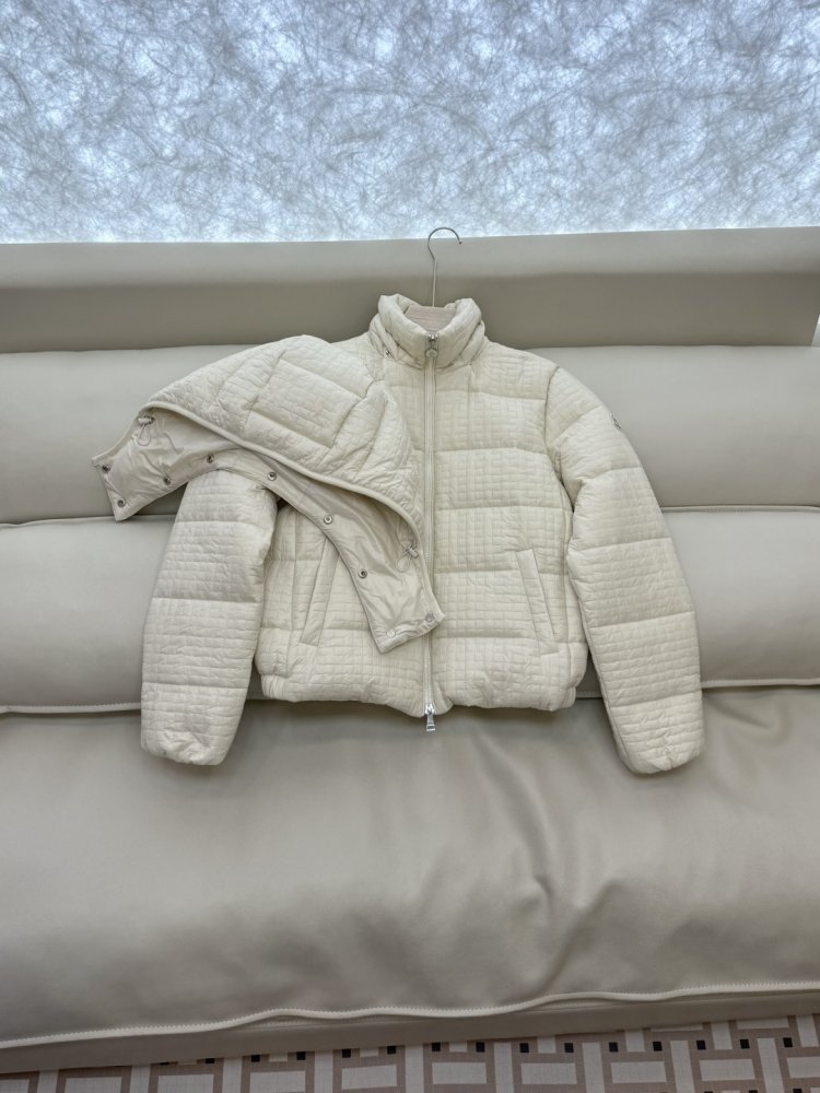 Куртка пуховик с капюшоном фото 5