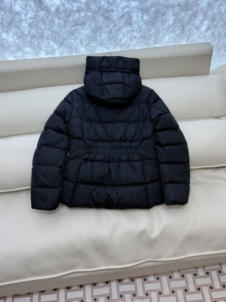 Куртка пуховик с капюшоном фото 5