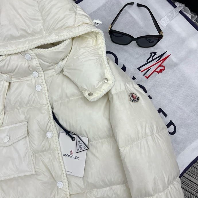 Куртка пуховик с капюшоном фото 7