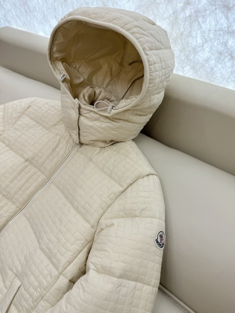 Куртка пуховик с капюшоном фото 7