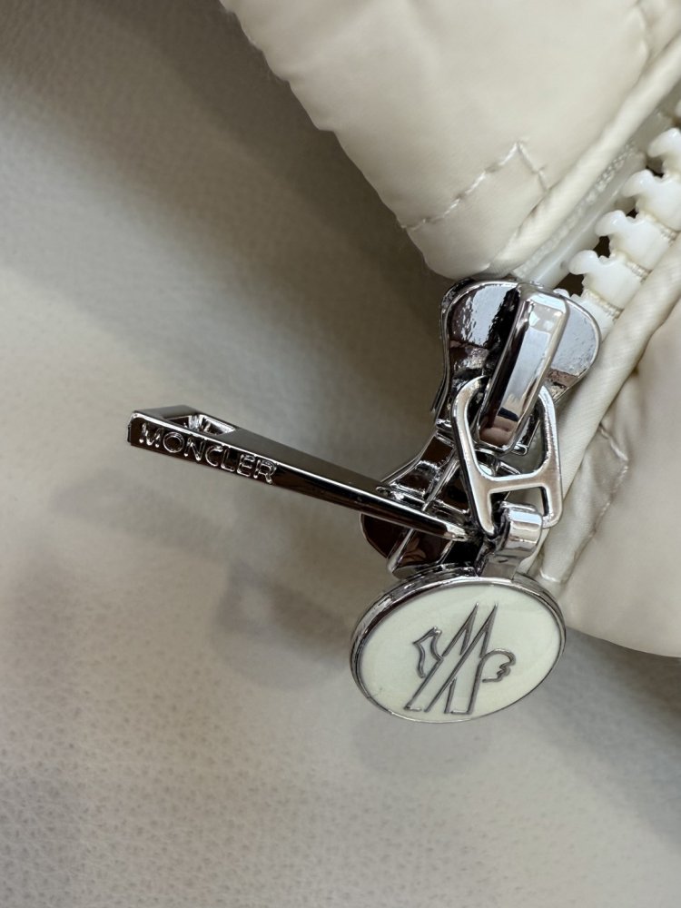 Куртка пуховик с капюшоном фото 8