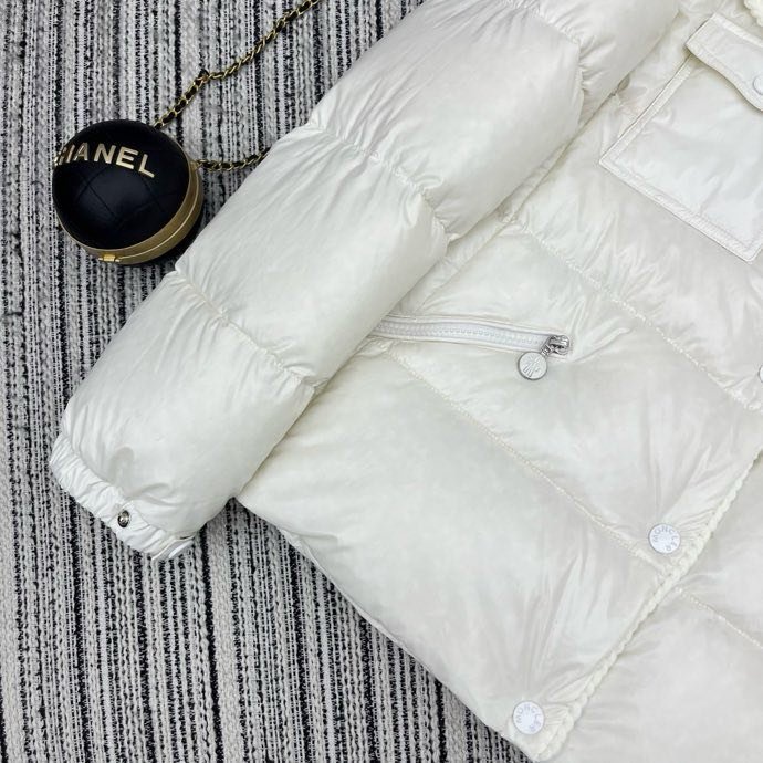 Куртка пуховик с капюшоном фото 9