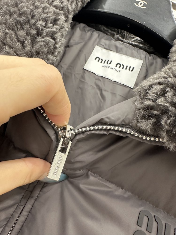 Куртка пуховик с меховым воротником фото 5