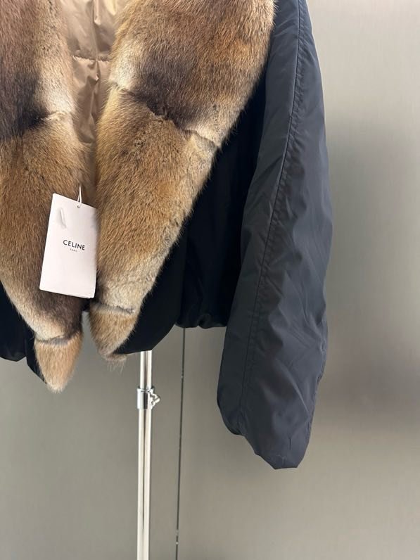 Куртка пуховик с воротником из норкового меха фото 3