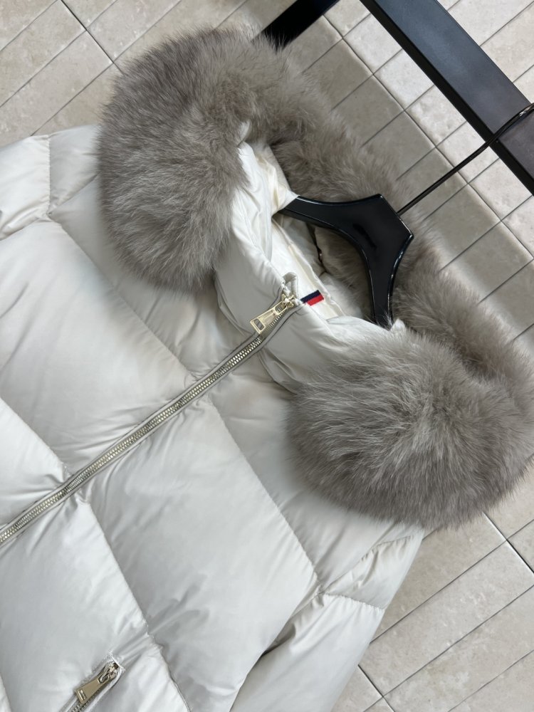 Куртка пуховик женская с меховым капюшоном фото 2