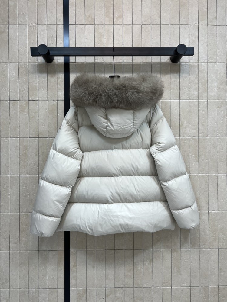 Куртка пуховик женская с меховым капюшоном фото 7