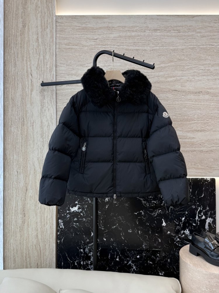 Куртка пуховик женская с меховым воротником