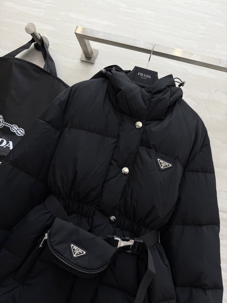 Куртка пуховик жіноча з сумкою на поясі фото 2