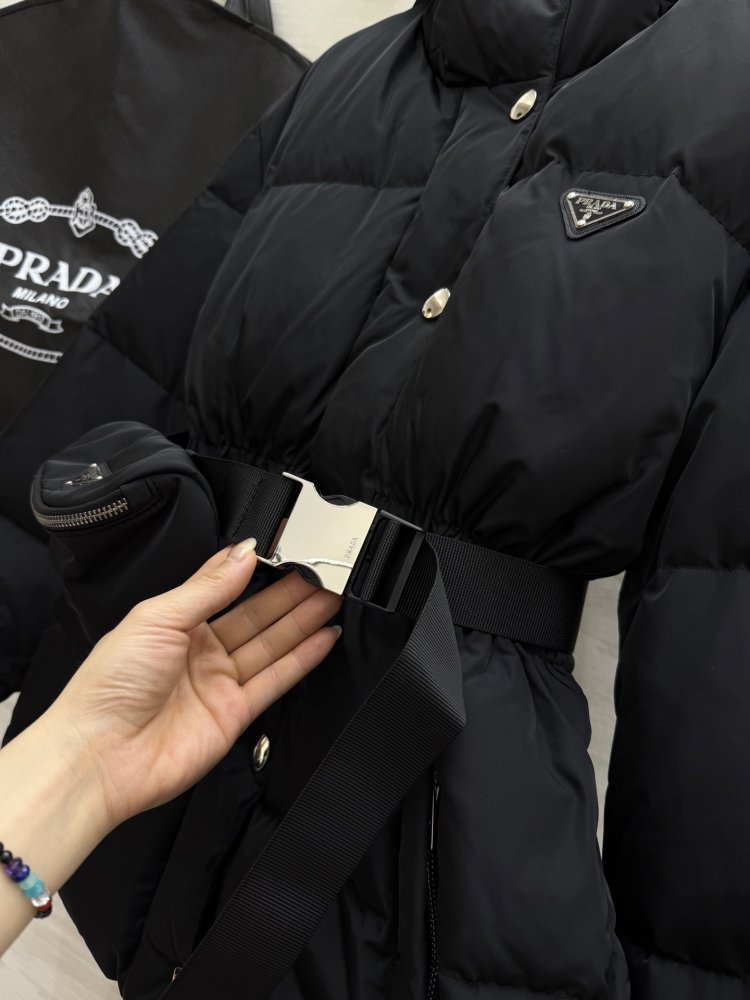 Куртка пуховик жіноча з сумкою на поясі фото 5