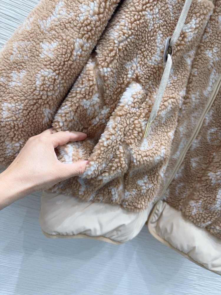 Jacket from hood and plush фото 5