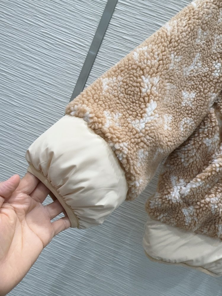 Jacket from hood and plush фото 6