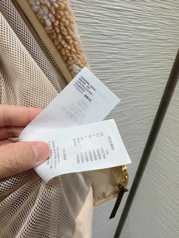 Jacket from hood and plush фото 7