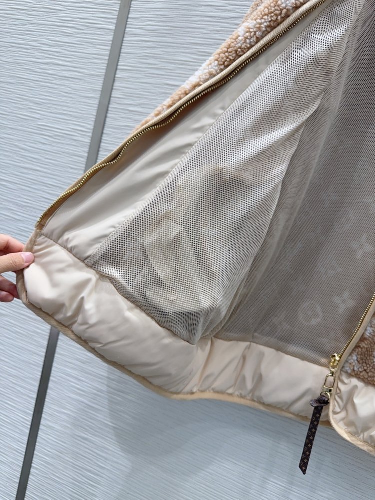 Jacket from hood and plush фото 8