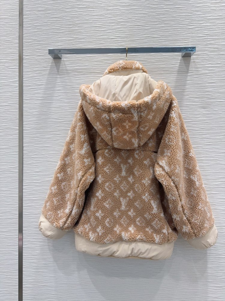 Jacket from hood and plush фото 9