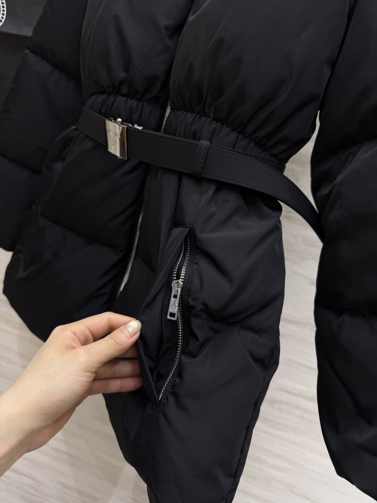 Куртка с капюшоном и поясом женская фото 3