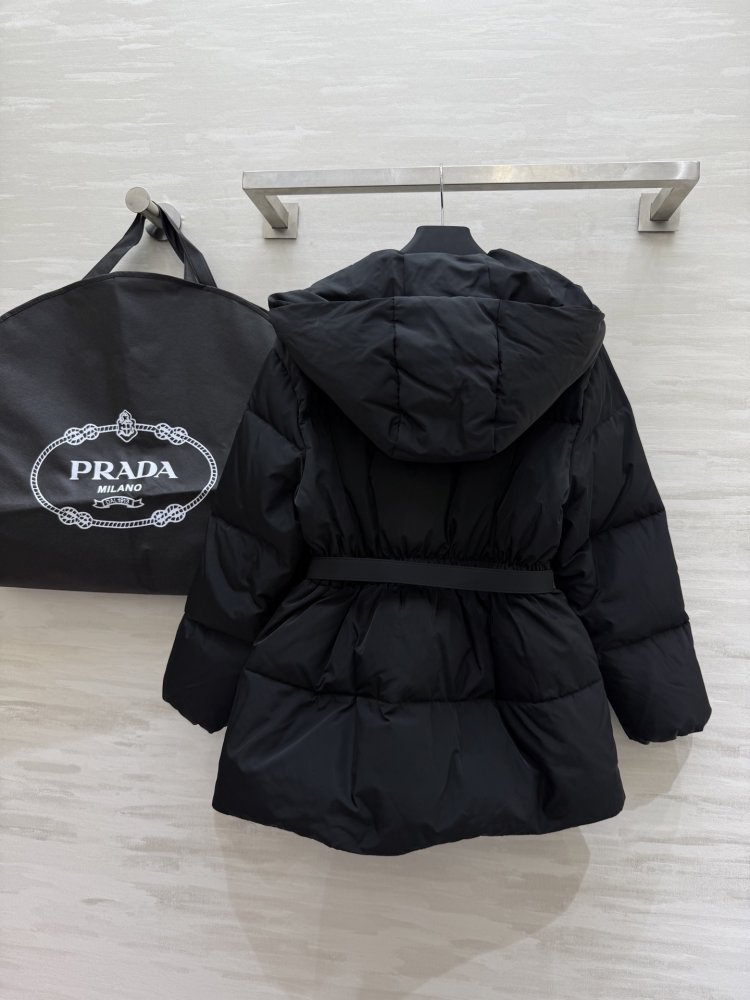 Куртка с капюшоном и поясом женская фото 7