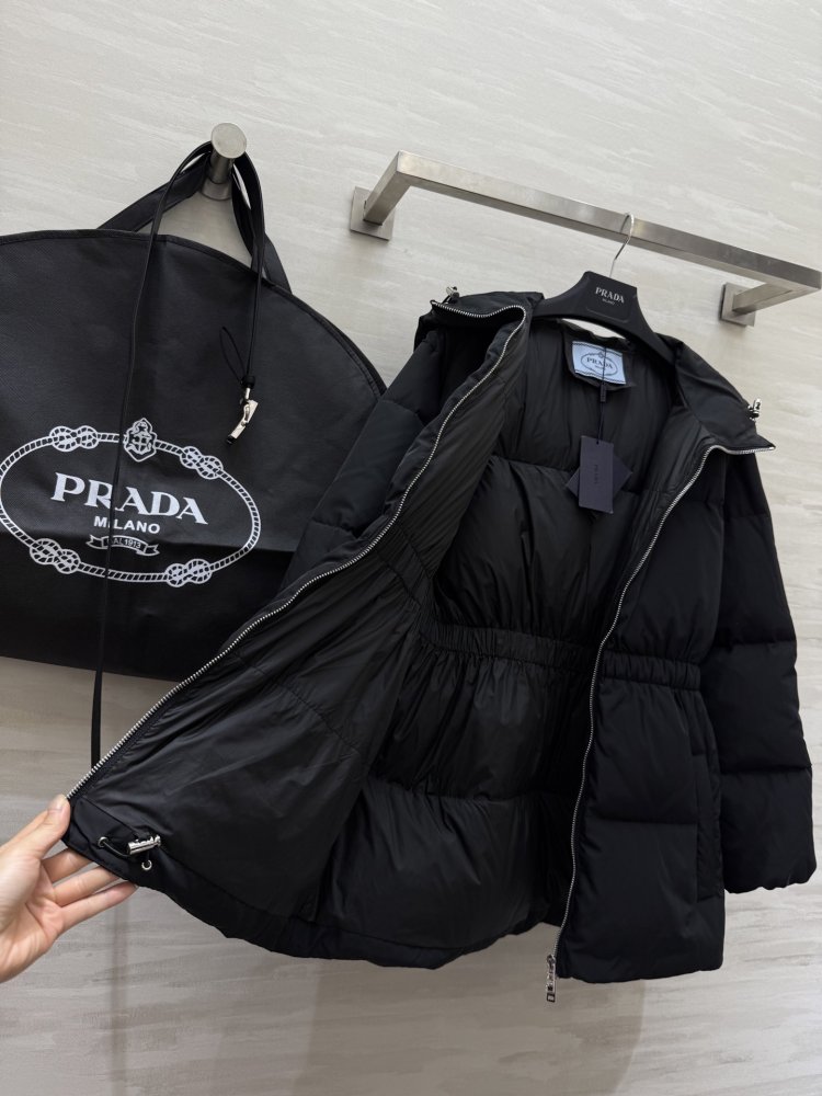 Куртка с капюшоном и поясом женская фото 9