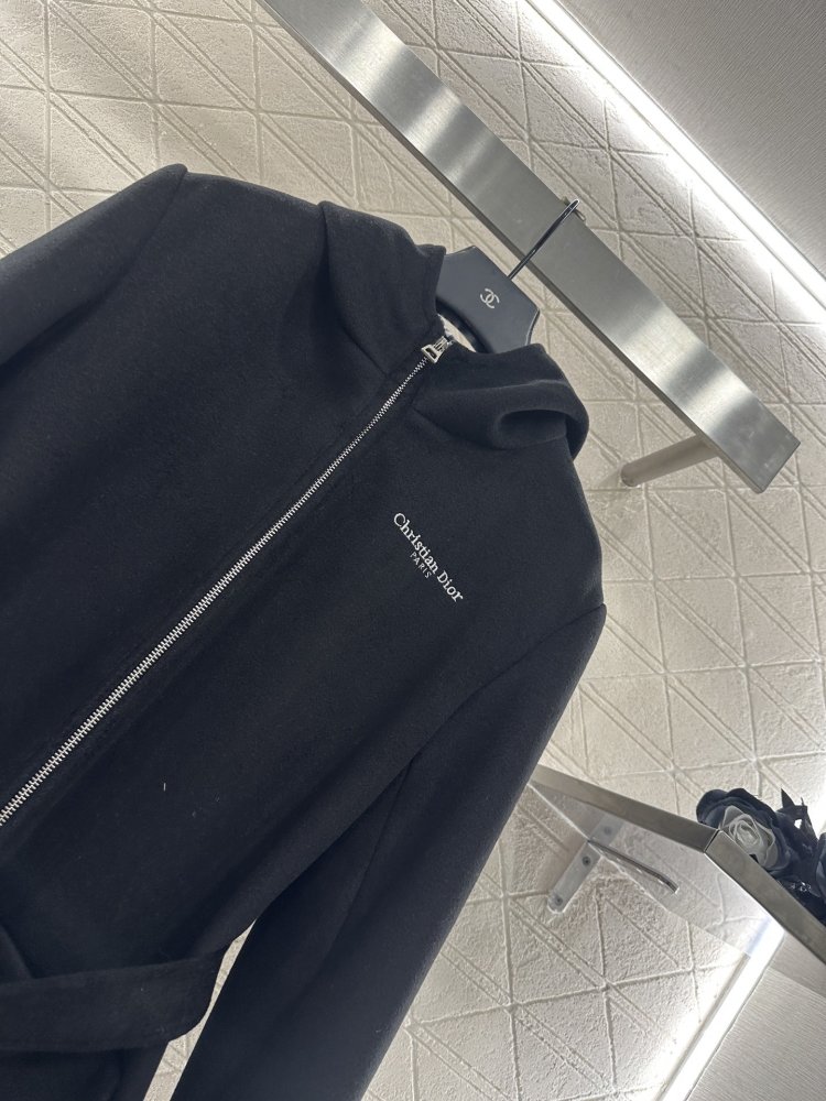 Куртка с капюшоном и завязками фото 3