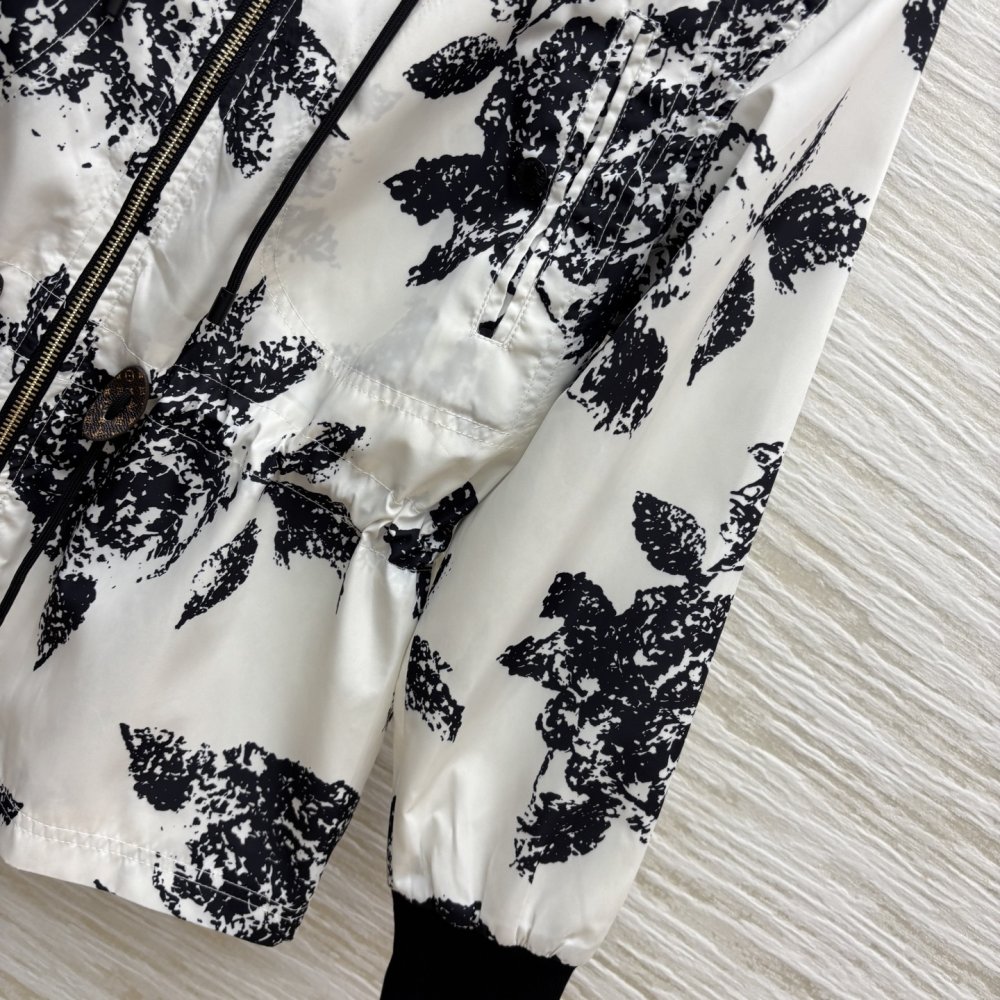 Куртка з капюшоном фото 4