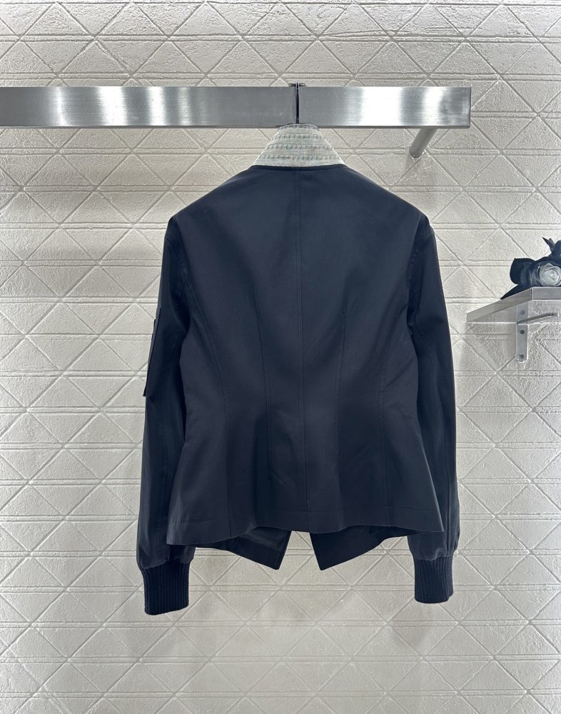 Куртка з кишенею і коміром-стійкою фото 2