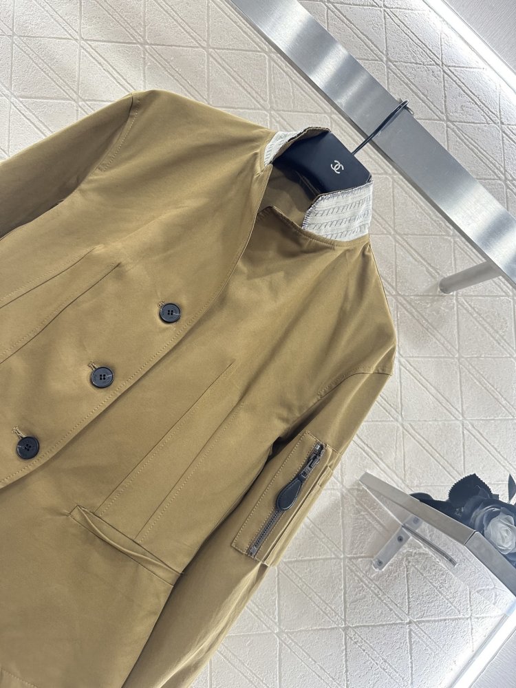 Куртка з кишенею і коміром-стійкою фото 5