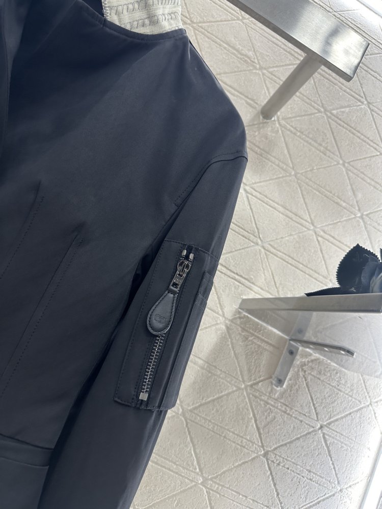 Куртка з кишенею і коміром-стійкою фото 7