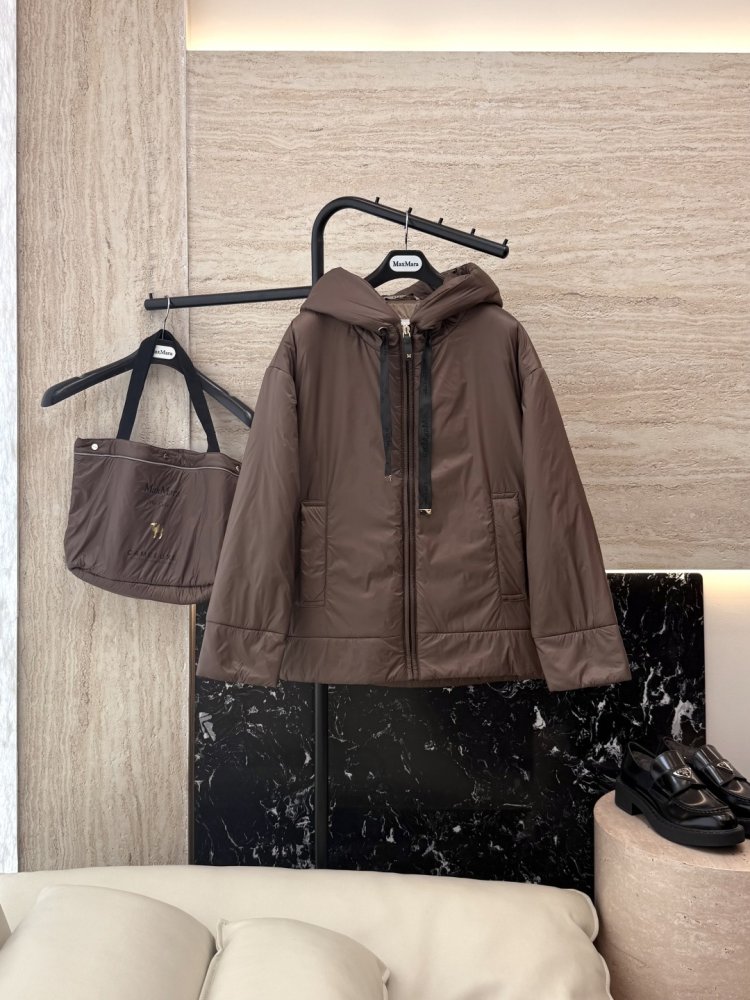 Куртка жіноча з верблюжої вовни