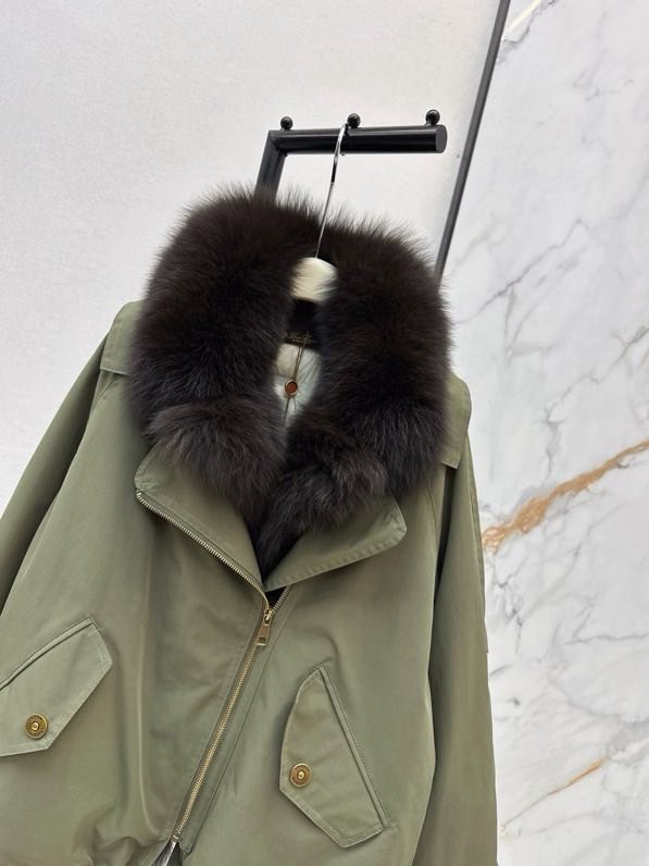 Куртка жіноча з хутряним коміром фото 2