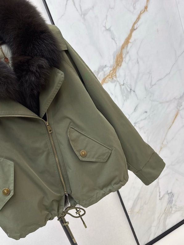 Куртка жіноча з хутряним коміром фото 6