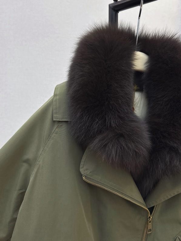 Куртка жіноча з хутряним коміром фото 7
