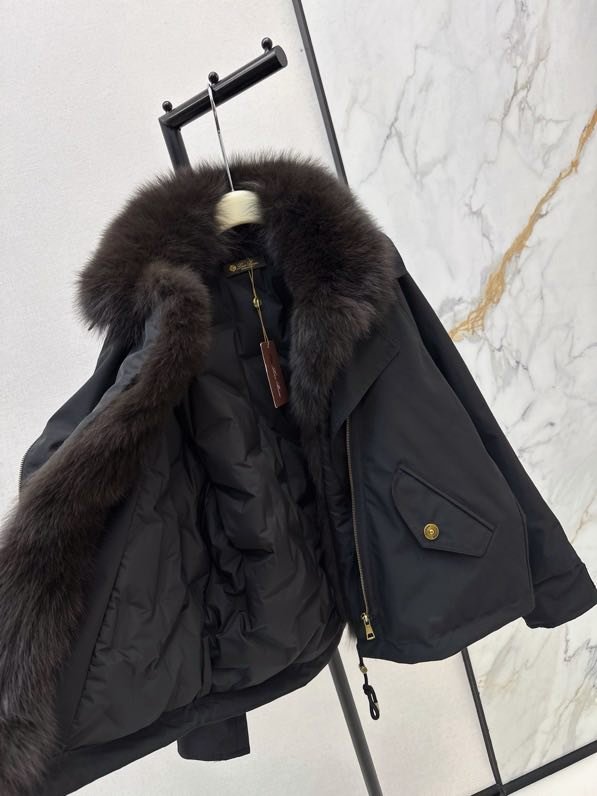 Куртка жіноча з хутряним коміром фото 7