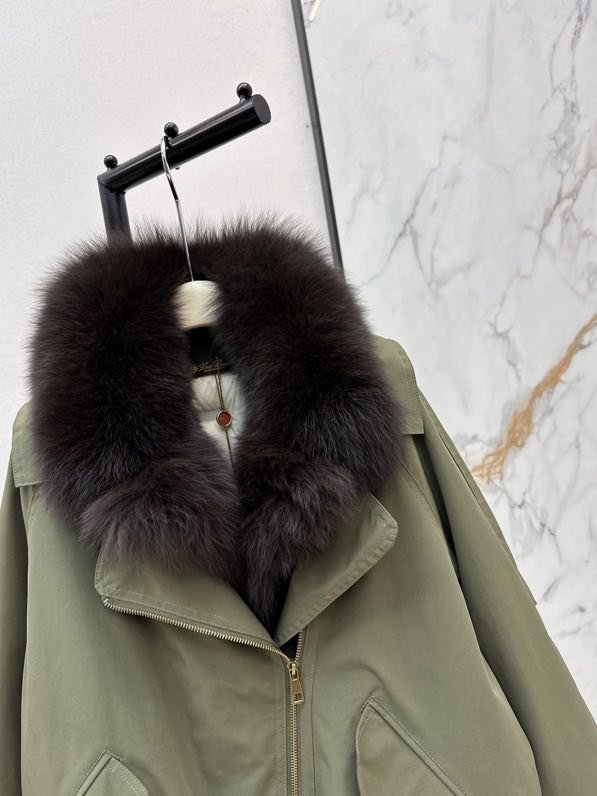 Куртка жіноча з хутряним коміром фото 8