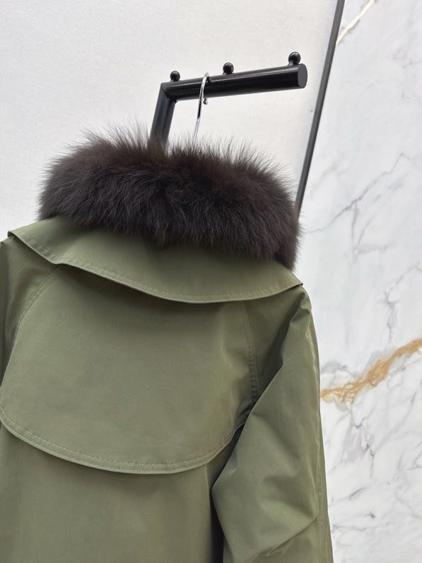 Куртка жіноча з хутряним коміром фото 9