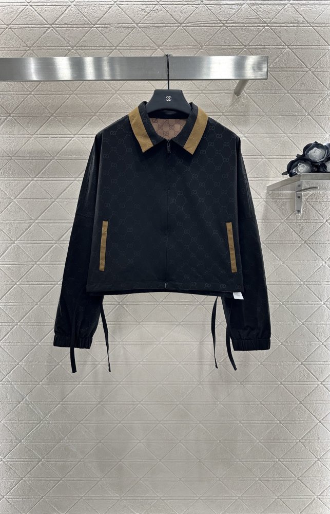 Куртка жіноча