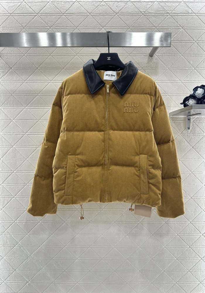 Куртка жіноча