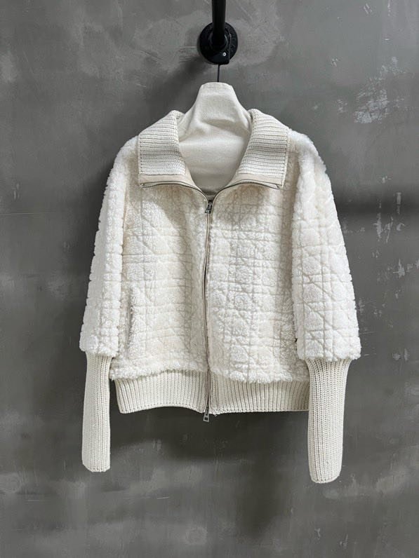 Куртка жіноча