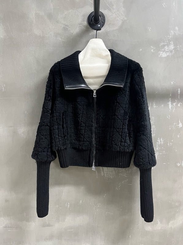 Куртка жіноча