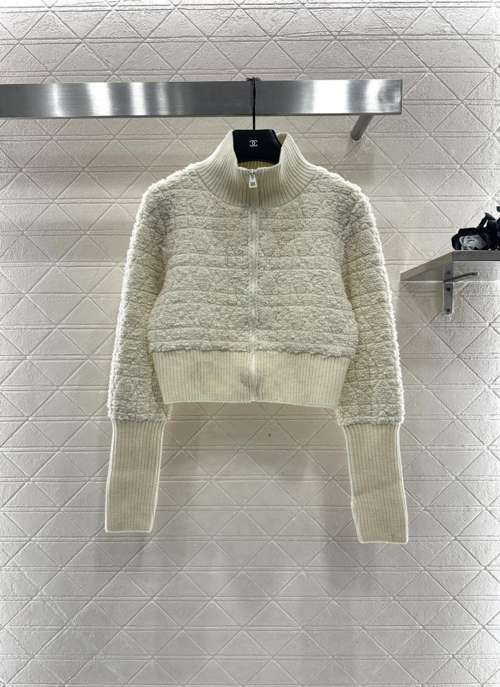 Куртка жіноча