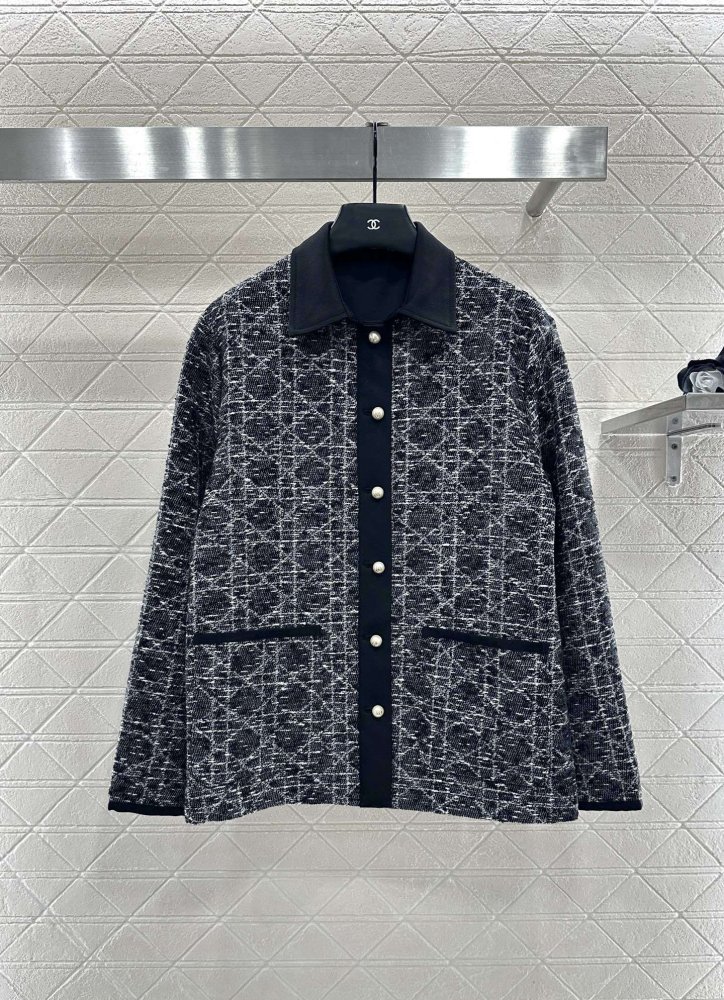 Куртка жіноча