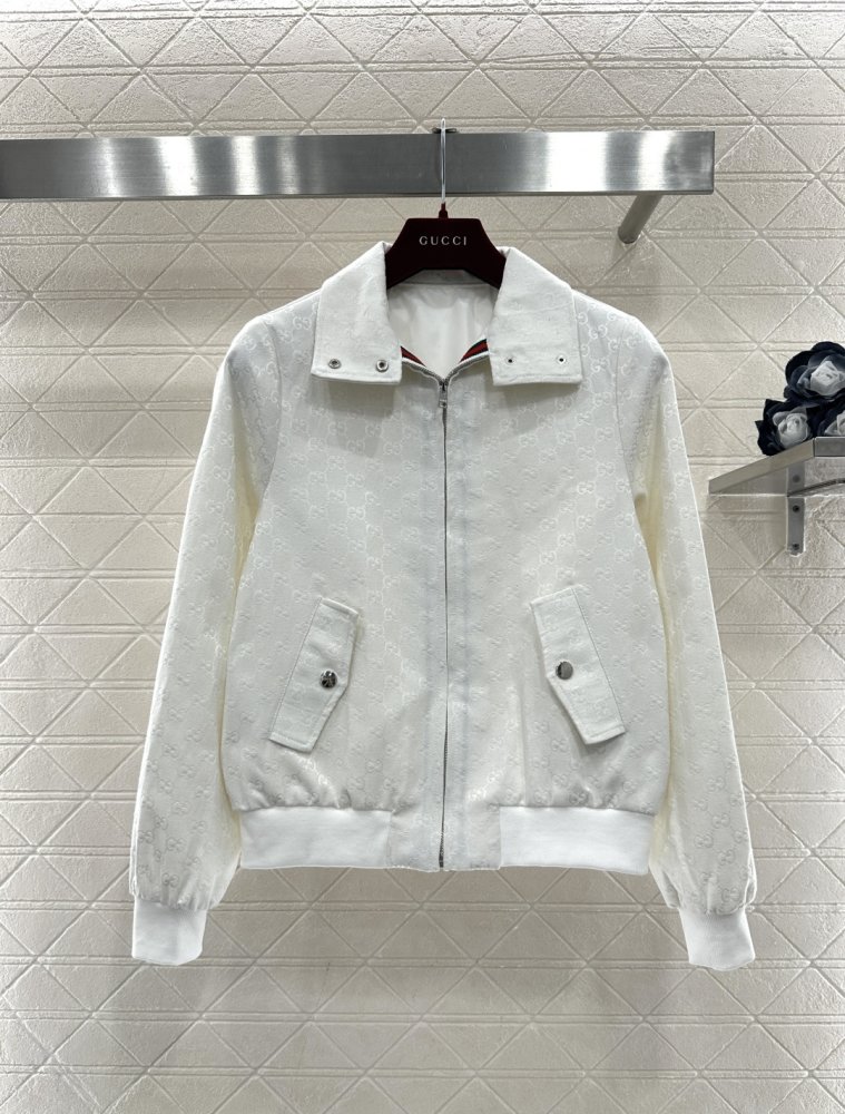 Куртка жіноча