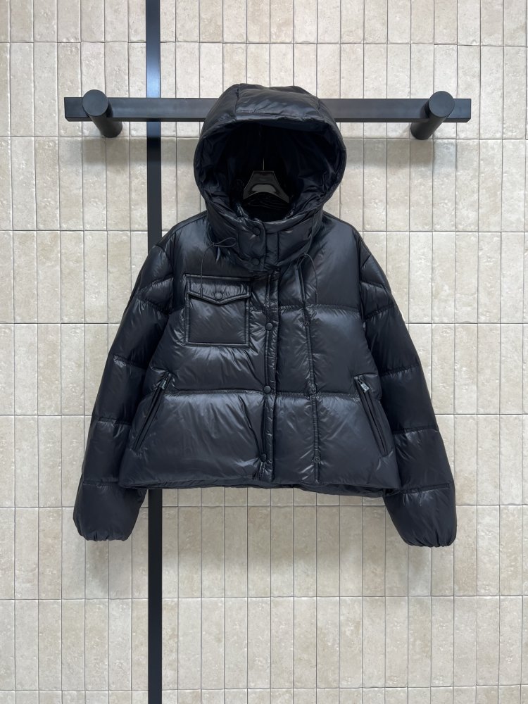 Куртка зимняя с капюшоном