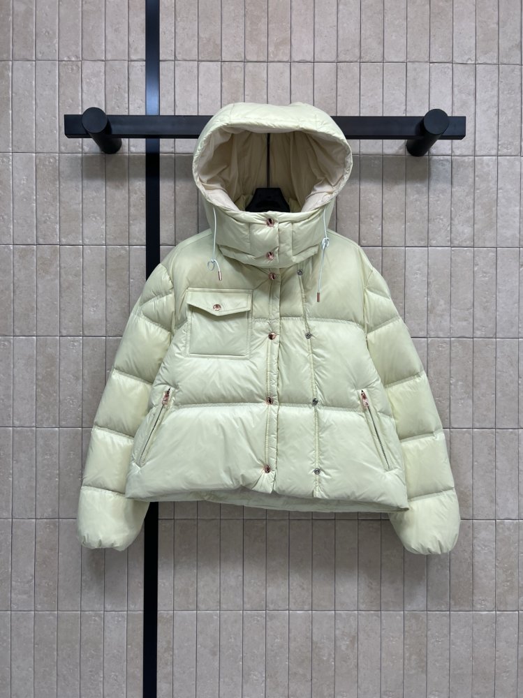 Куртка зимняя с капюшоном