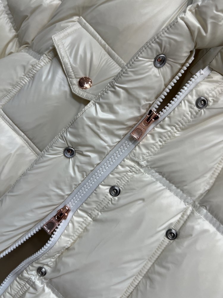 Куртка зимняя с капюшоном фото 3