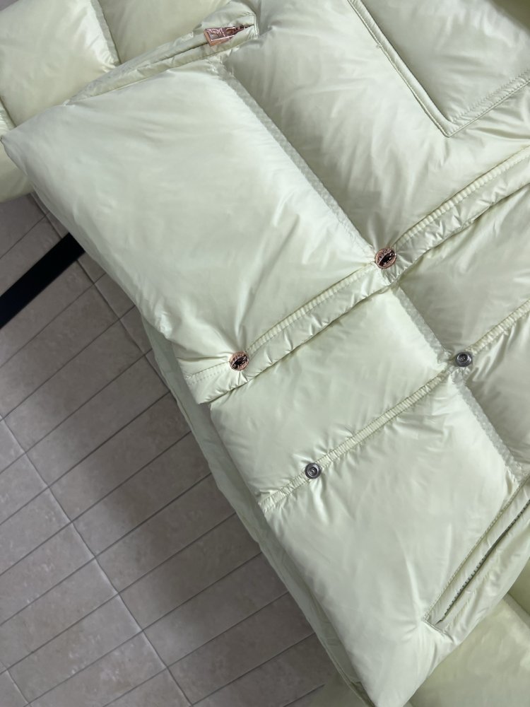 Куртка зимняя с капюшоном фото 4