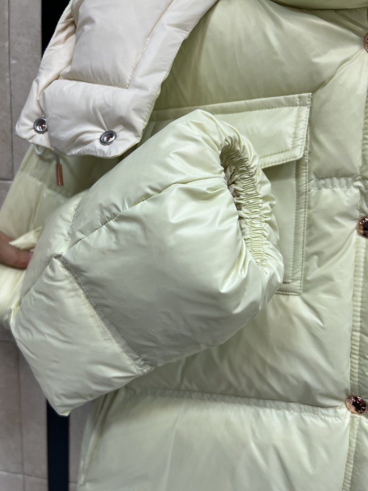 Куртка зимняя с капюшоном фото 6