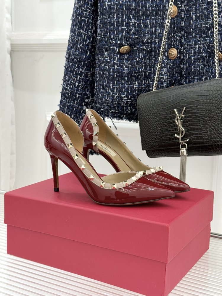 Lacquered shoes on stud from Rivets, maroon