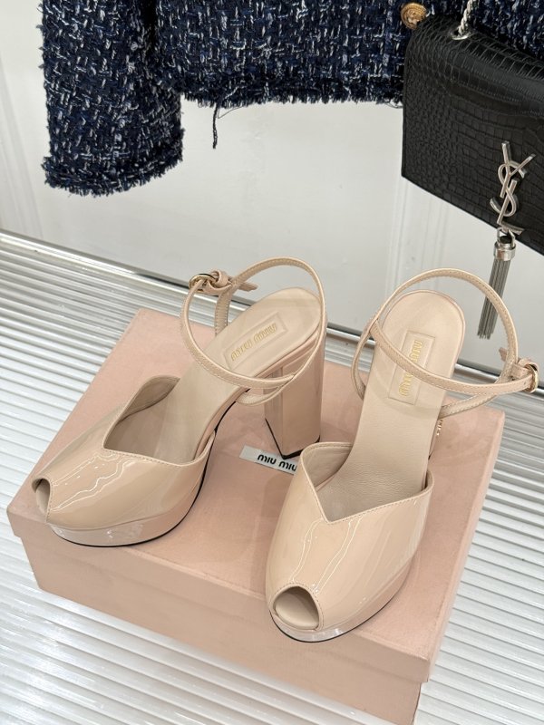 Lac sandals on platform and massive heel from gold logo фото 2