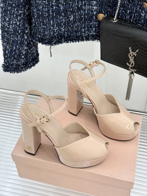 Lac sandals on platform and massive heel from gold logo фото 3