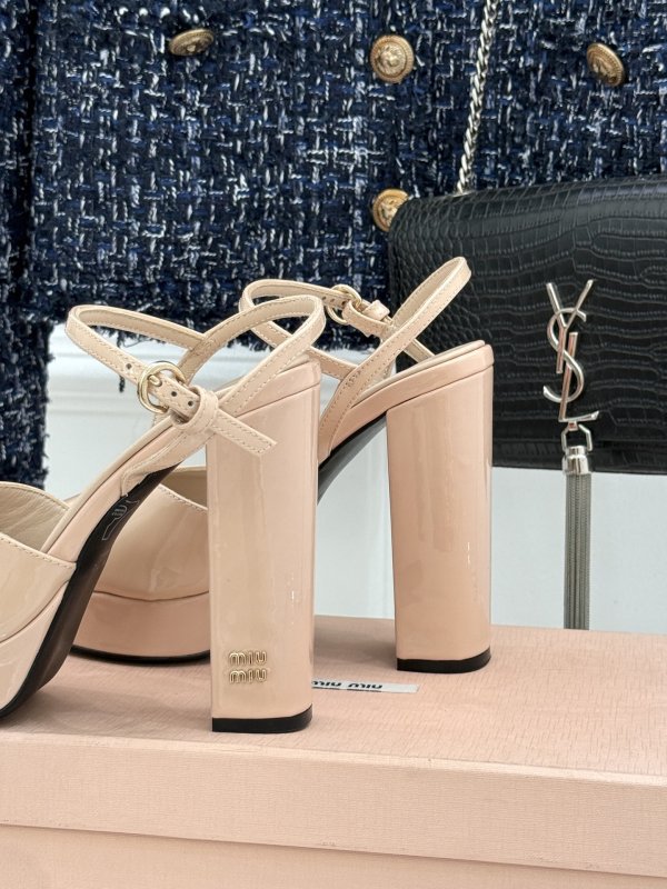 Lac sandals on platform and massive heel from gold logo фото 6
