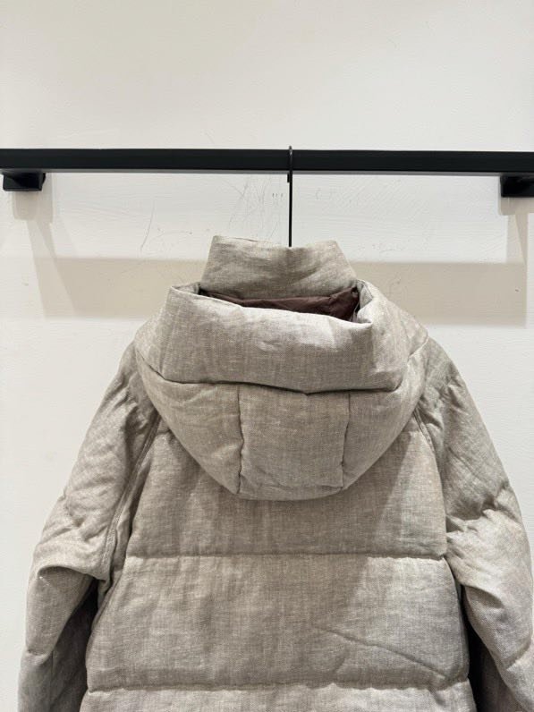 Льняная куртка пуховик с воротником стойкой и капюшоном фото 4